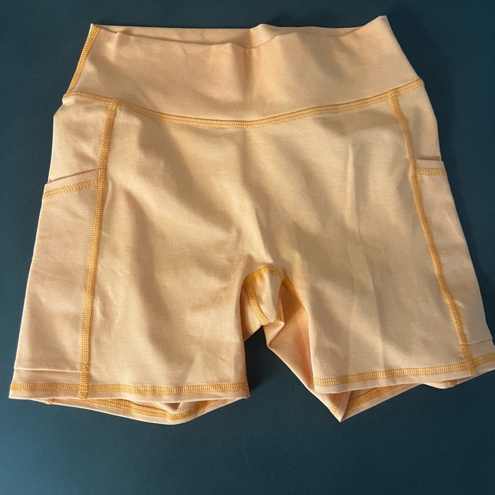 Isla Movement Suzie Short with side pocket